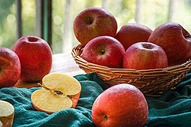 《星球大战：旧共和国武士重制版》战斗模式类似《战神4》《仁王》